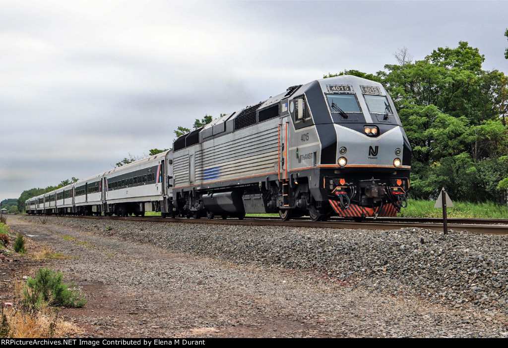 NJT 4015 on train 5511